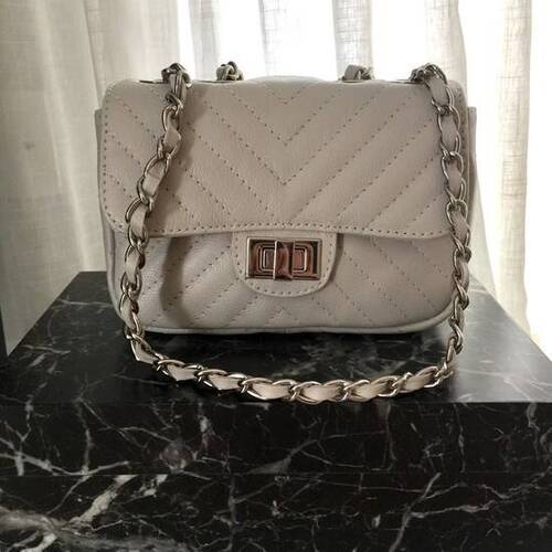 VERSALHES PEQUENA Bolsa de corrente em couro legítimo branca off-white matelassê chevron