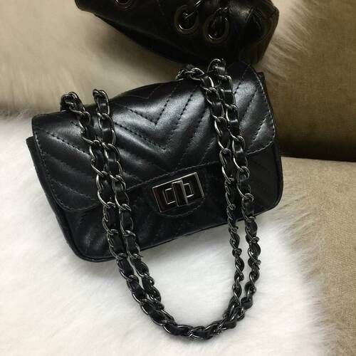 VERSALHES PEQUENA Bolsa de corrente em couro legítimo preta com metais ônix matelassê chevron