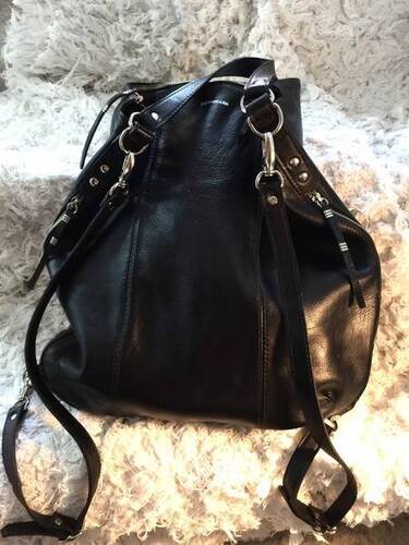 BOLSA - MOCHILA Bolsa mochila couro legítimo preta