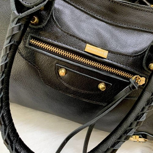 BARCELONA TRADICIONAL Bolsa média couro legítimo preta com metais dourados