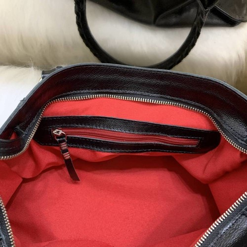 BARCELONA TRADICIONAL Bolsa média couro legítimo preta com metais dourados