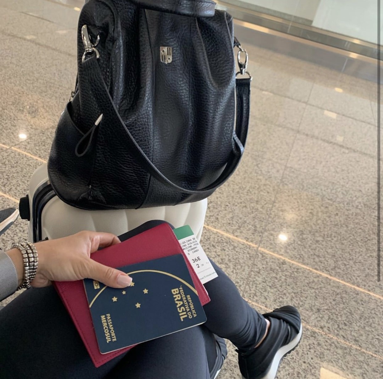 MOCHILA MILÃO Bolsa mochila preta em couro legitimo