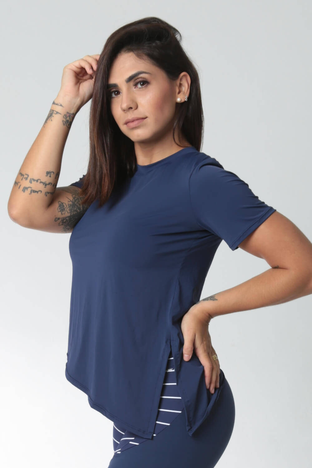 Blusa Assimétrica Abertura Lateral Azul Marinho