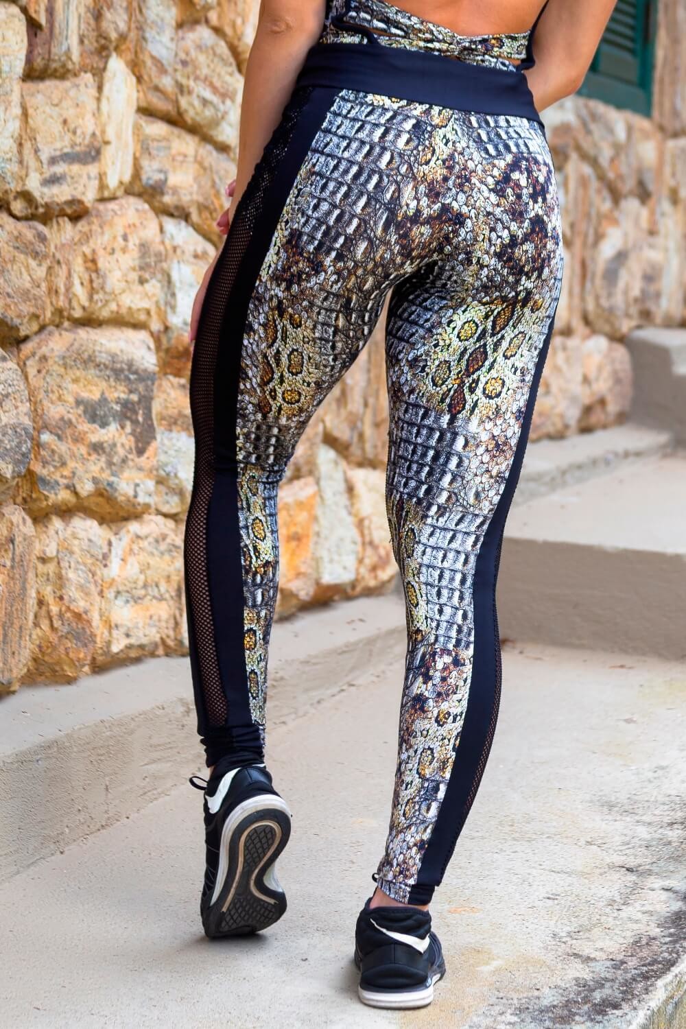 Calça Legging Fitness Recortes Recortes em Tela Estampa Digital Animal Print Cobra